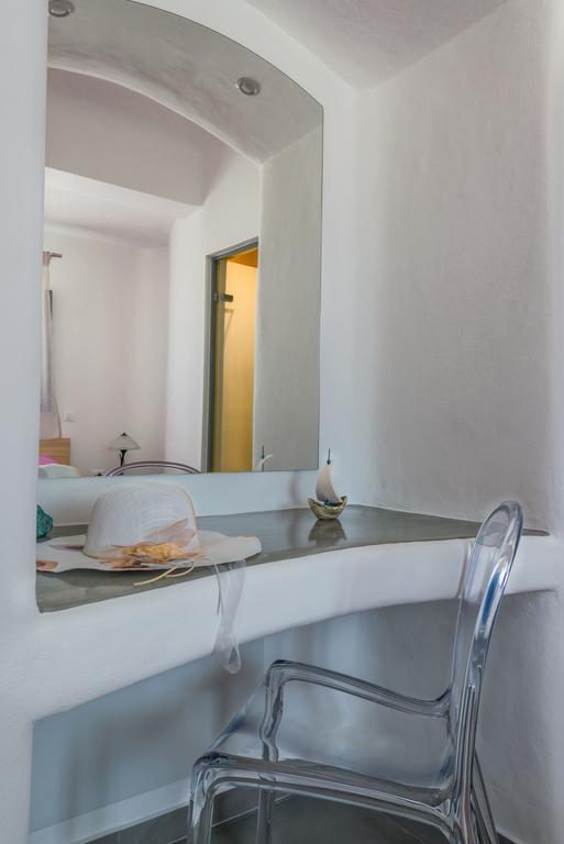 Aspronisi Luxury Villa With Caldera View Меґалохорі Номер фото