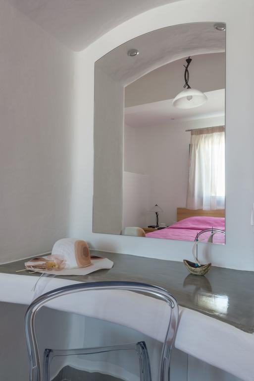 Aspronisi Luxury Villa With Caldera View Меґалохорі Номер фото